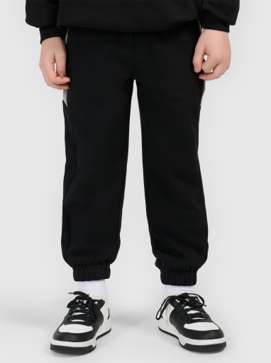 Chłopięce spodnie dresowe 4F 4FJRSS26TTROM1874 - czarne