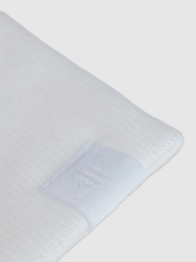 Dziecięca czapka zimowa 4F 4FJWAW25ACAPU602 - biała