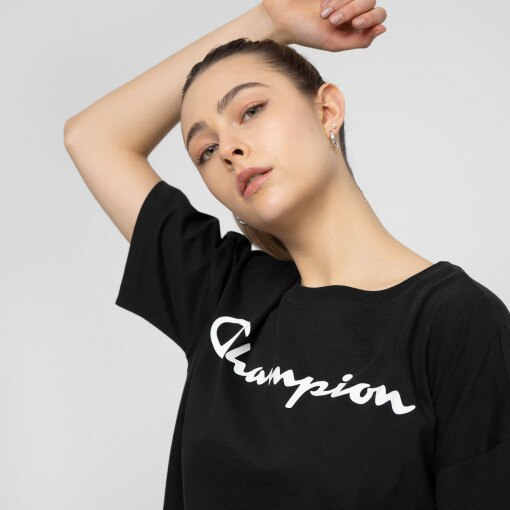 Damski t-shirt crop top CHAMPION LEGACY Script Logo Cropped T-Shirt - czarny