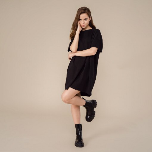 Outhorn Damska sukienka shirtowa mini OUTHORN SUDD607 Głęboka czerń