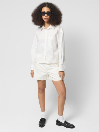  Outhorn Damskie spodenki jeansowe Outhorn OTHWSS24TSHOF399  beżowe Beżowy