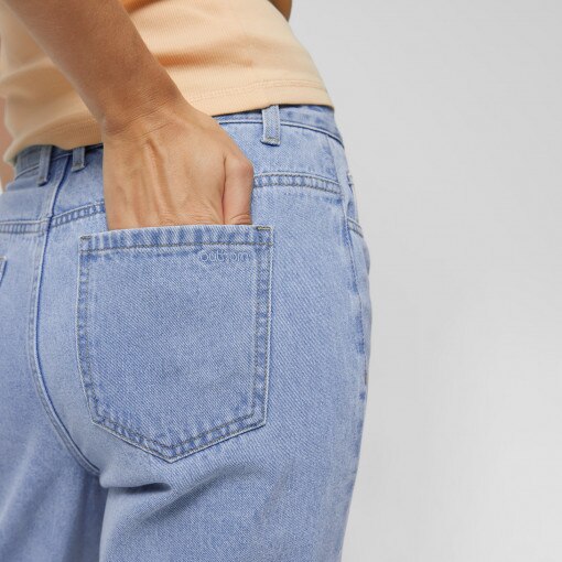 Damskie jeansy z prostymi nogawkami Outhorn OTHAW23TTROF488 - niebieskie