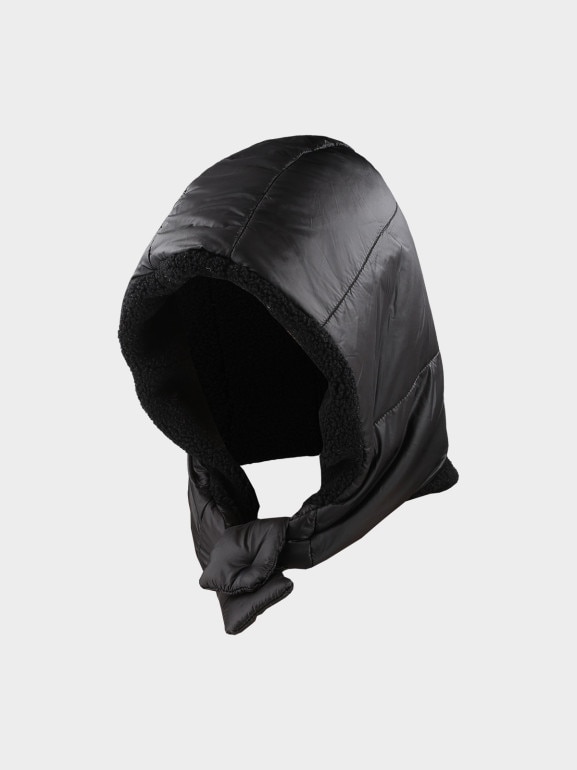 Damska czapka-kaptur Outhorn OTHWAW24ACAPF587 - czarna