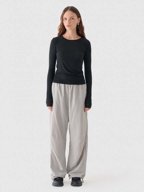 Damski longsleeve z modalu i kaszmiru Outhorn OTHWAW24TLONF466 - czarny