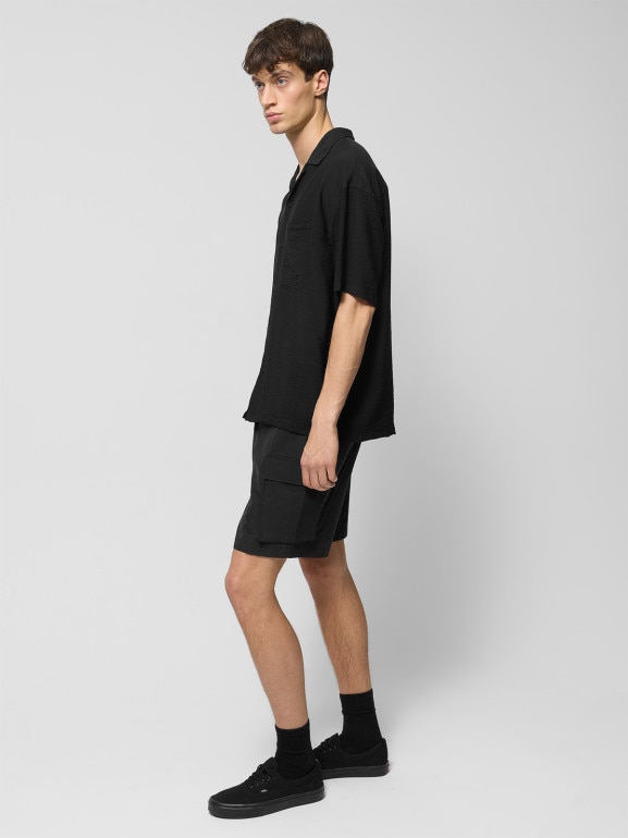 Męskie spodenki cargo Outhorn OTHWSS24TSHOM583 - czarne