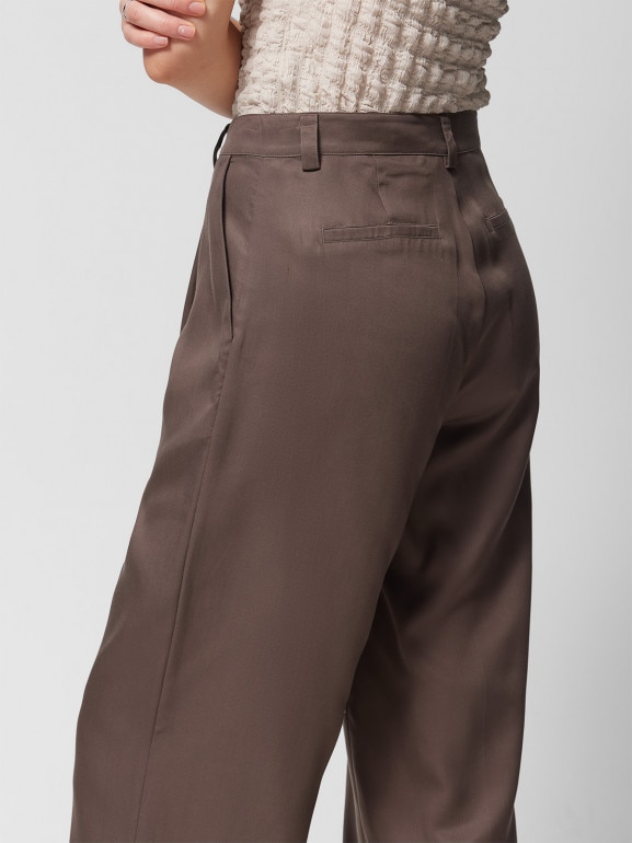 Damskie spodnie tkaninowe Outhorn OTHWSS24TTROF725 - brązowe