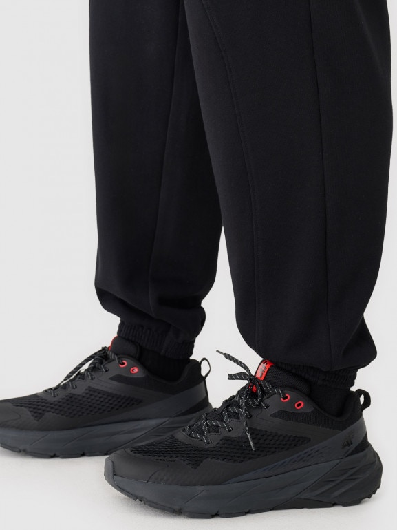 Męskie spodnie dresowe Outhorn OTHWAW24TTROM1218 - czarne