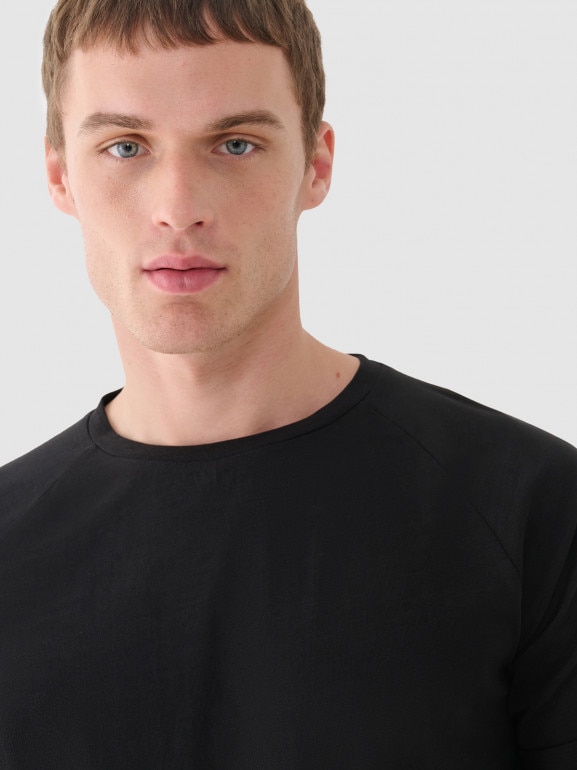 Męski t-shirt basic Outhorn OTHWAW24TTSHM2386 - czarny